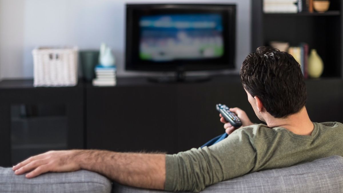 U televize stráví běžný Brit 78 000 hodin, 3000 hodin se rozhoduje, na co se bude dívat